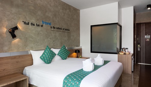 Superior Room, 1 King Bed, Pool View