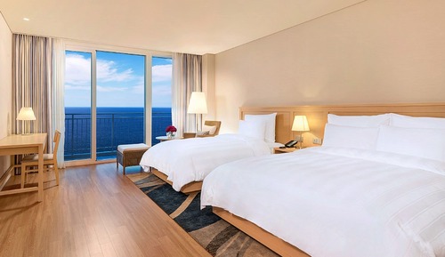 [Waterpark PKG ] Deluxe Family Twin, Ocean View - access for 2