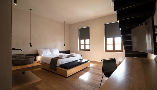Penthouse suite with private terrace, hot tub and old town view