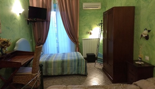 Habitación estándar doble, varias camas, vistas a la ciudad