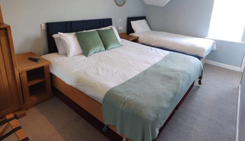 Habitación con 2 camas individuales