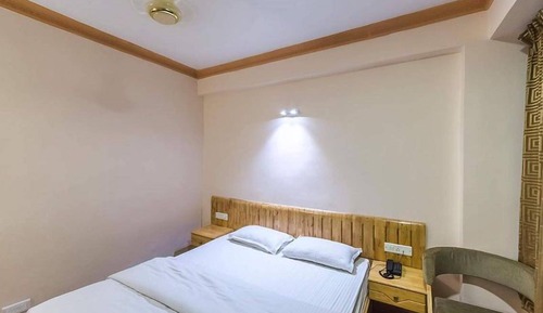 Habitación Deluxe, 1 cama de matrimonio, frigorífico, vistas al jardín