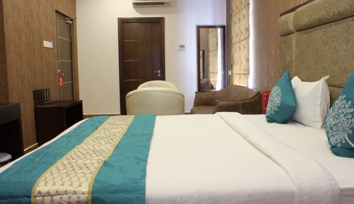 Habitación Deluxe doble, 1 cama de matrimonio grande, vistas a la ciudad