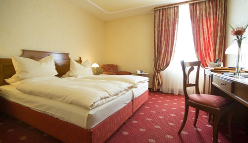 Habitación básica doble, 1 cama de matrimonio grande, baño privado