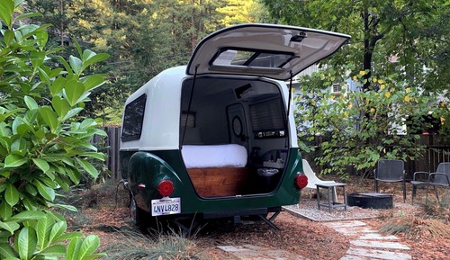 Habitación (Happier Camper)