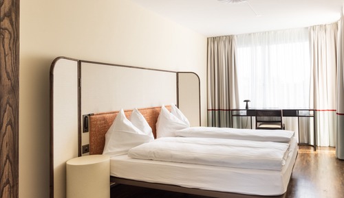 Ático superior, 2 habitaciones, no fumadores, balcón