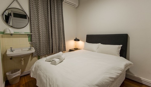 Habitación doble, 1 cama doble, baño compartido