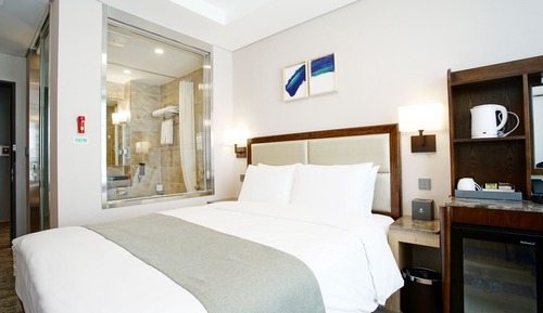 [Welcome gift included] Standard Double Room + Busan Tower Ticket for 2