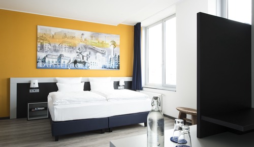 Suite (city view)