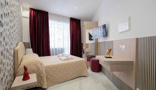 Habitación estándar doble, en edificio anexo (via De Gasperi 45)