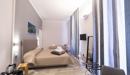 Habitación cuádruple estándar, en edificio anexo (Pzza Bovio)