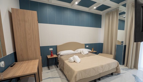 Habitación triple económica, en edificio anexo (via del chiostro 25)