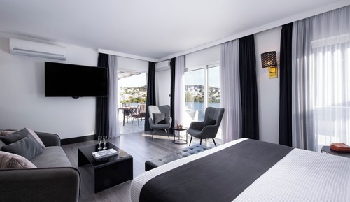 Suite ejecutiva, bañera de hidromasaje, vistas al mar