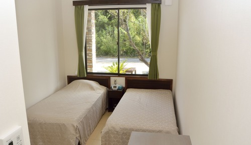 Habitación con 2 camas individuales