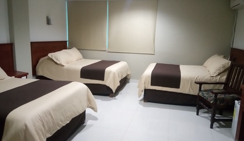 Habitación familiar, varias camas