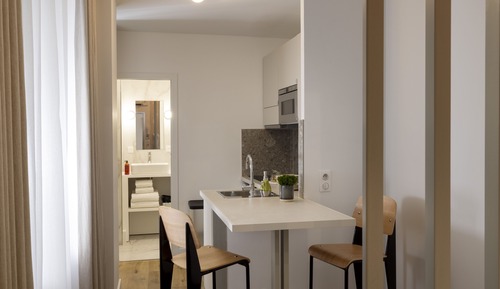 Studio ground floor in a quiet courtyard - 20m2