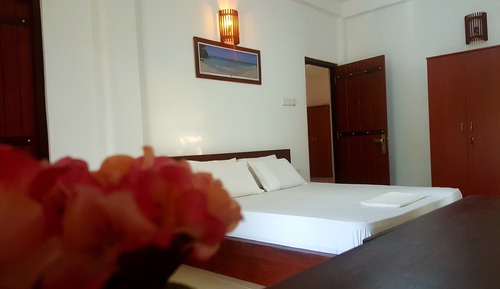 Habitación Deluxe doble, 1 cama de matrimonio grande, balcón, en la zona del jardín