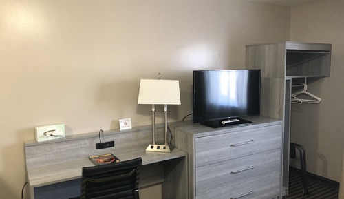 Habitación básica doble, 2 camas de matrimonio, frigorífico y microondas