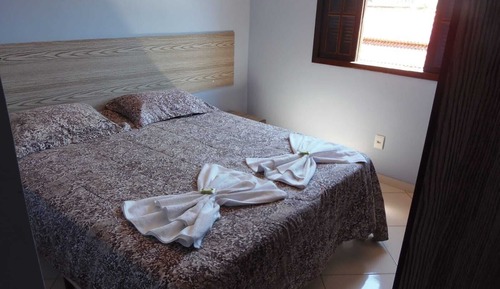 Habitación básica con 2 camas individuales