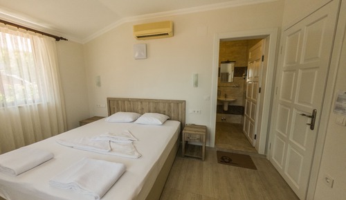Habitación estándar con 1 cama doble o 2 individuales