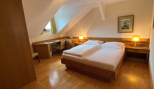 Habitación Confort con 1 cama doble o 2 individuales