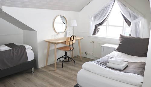 Habitación con 1 cama doble o 2 individuales, baño compartido (Ömmuhús)