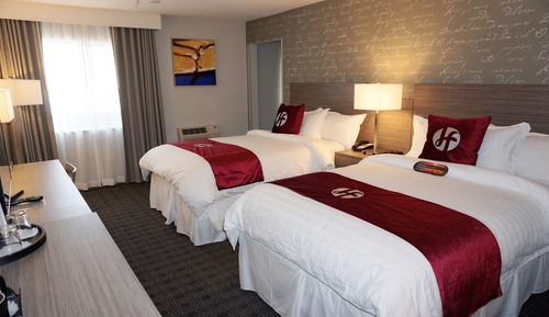 Suite, 1 cama individual, no fumadores, frigorífico (2 double Beds and 1 Single Bed)