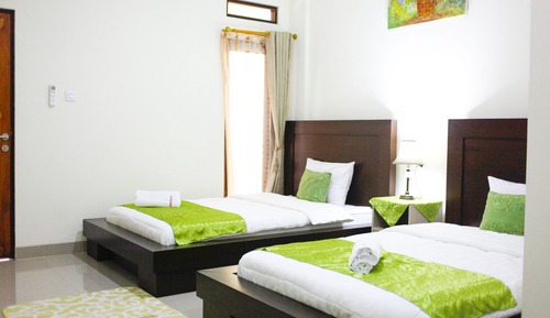 Habitación superior con 2 camas individuales (Free Airport Pickup)