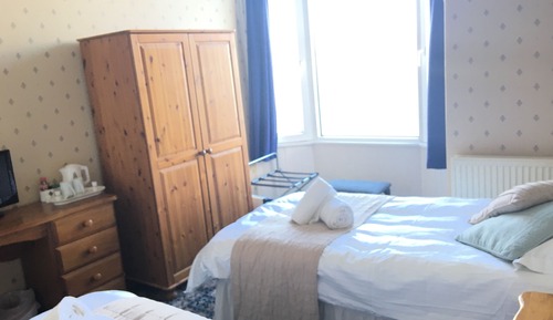 Habitación con 2 camas individuales, vistas al mar