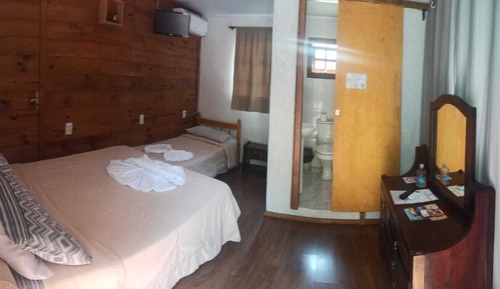 Quarto Triplo com Banheiro Privativo