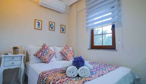 Habitación económica doble, vistas parciales al mar