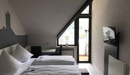 Habitación con 1 cama doble o 2 individuales, vistas al río