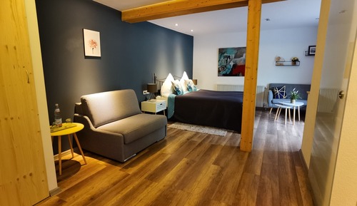 Habitación triple, vistas al río