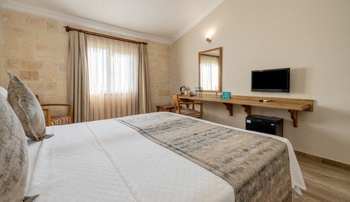 Habitación estándar con 1 cama doble o 2 individuales, vistas al jardín
