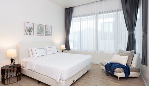 2-Bedroom Seafront Penthouse with Jacuzzi
