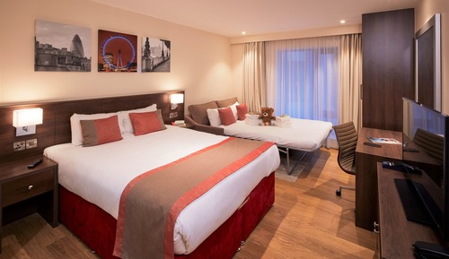 Deluxe Studio, 1 Queen Bed with Sofa bed