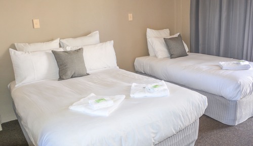 Habitación estándar con 1 cama doble o 2 individuales, varias camas, no fumadores, baño privado