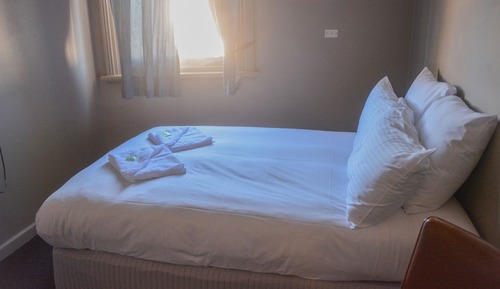 Habitación económica doble, 1 cama doble, no fumadores, baño compartido