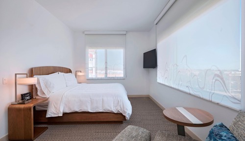 Suite, 1 cama de matrimonio grande con sofá cama (Mobility Accessible, Tub)