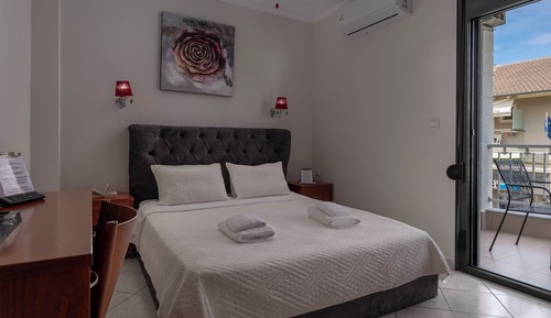 Estudio, vistas al jardín