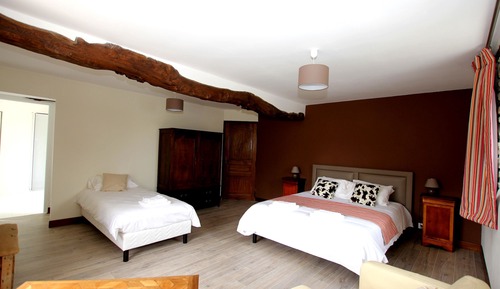 Habitación triple, baño privado ("Trévières")