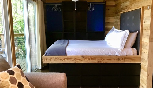 Cabaña de diseño, 1 cama de matrimonio con sofá cama, cocina básica, vistas a la montaña