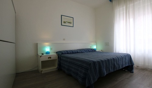 Habitación doble, balcón, vistas parciales al mar