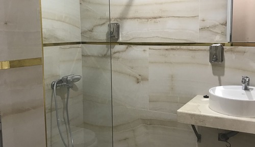 Habitación estándar con 2 camas individuales, varias camas