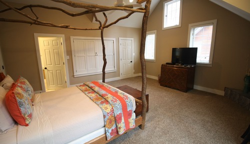 Deluxe Room, 1 Queen Bed, Jetted Tub (Sassafras) - No Pest Allowed