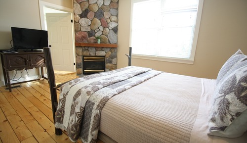 Deluxe Suite, 2 Bedrooms, Jetted Tub (Ironwood Suite) - No Pets Allowed