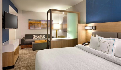 Suite, 1 cama de matrimonio grande con sofá cama (Mobility/Hearing Access, Roll-In Shwr)