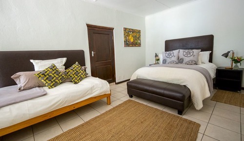 Habitación familiar doble (with Bath & Shower)