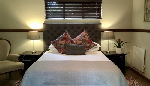Luxury Queen Suite