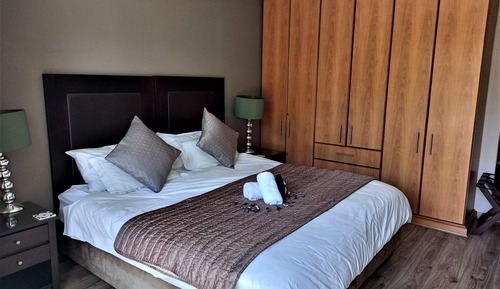 Habitación de lujo con 1 cama doble o 2 individuales